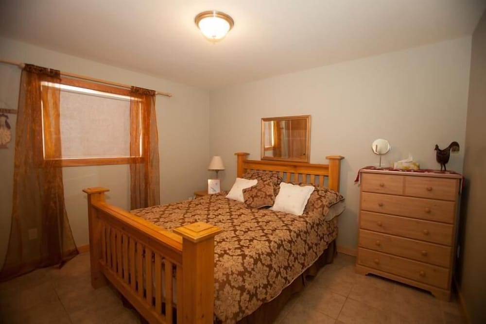 Creekview Court by Apex Accommodations - Image 3