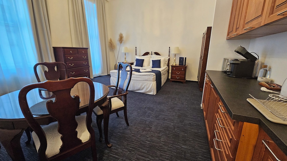OPERA16 Guestrooms