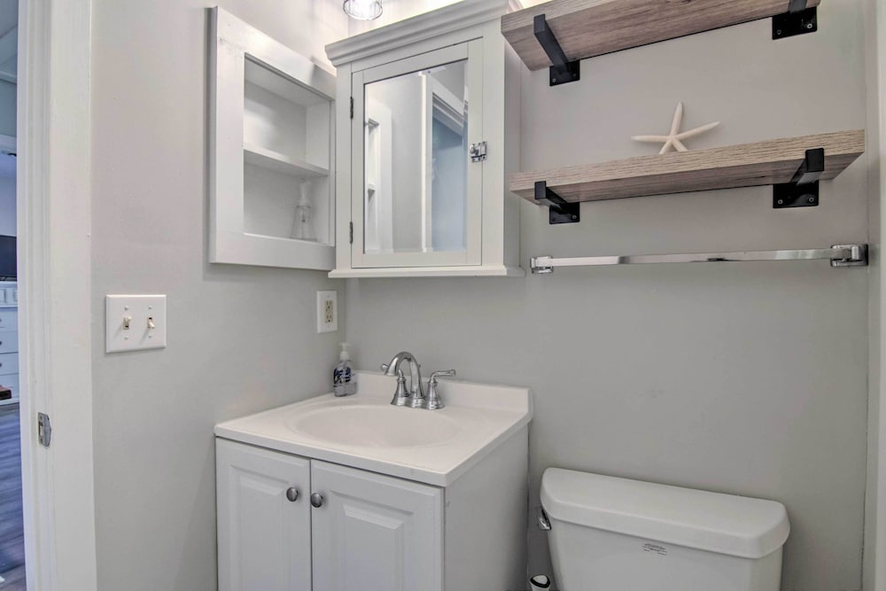 Townhome w/ Outdoor Shower < 1 Mile to Downtown view 3