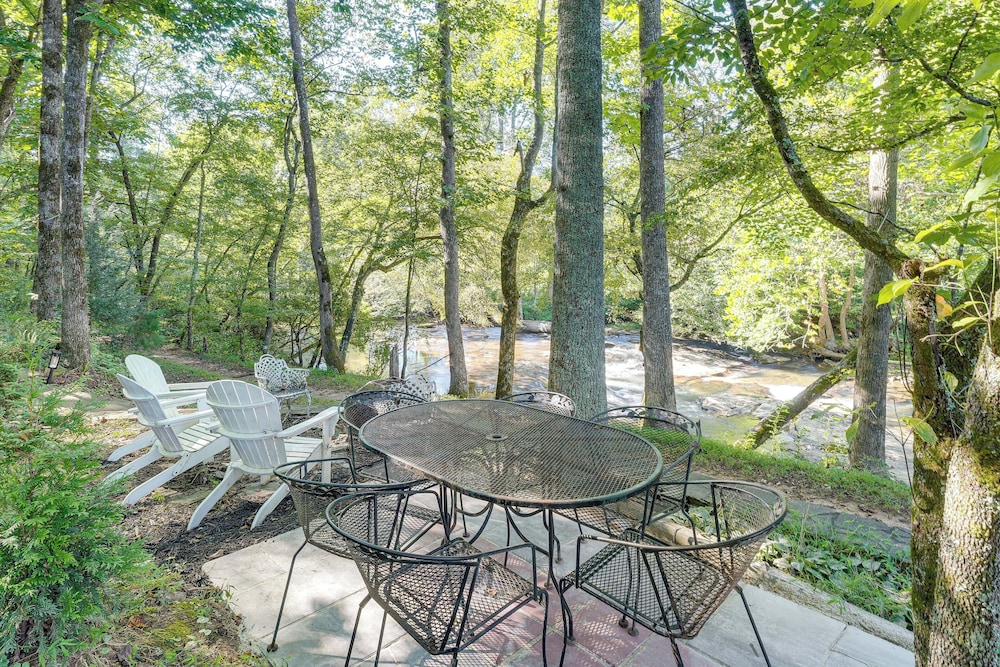 Hiwassee River Gem w/ Huge Decks: Great for Groups