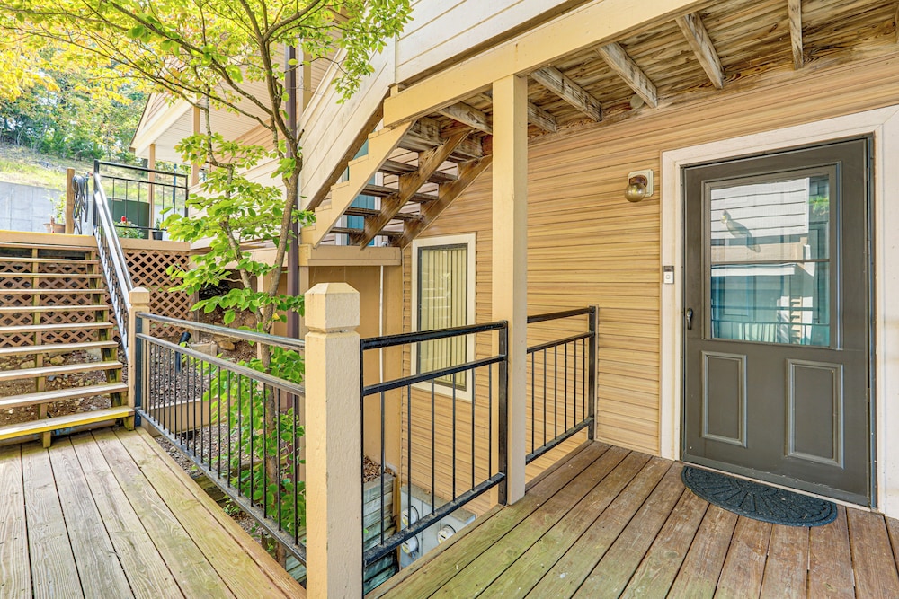Boat Slip & Pool Access at Lake Ozark Condo!