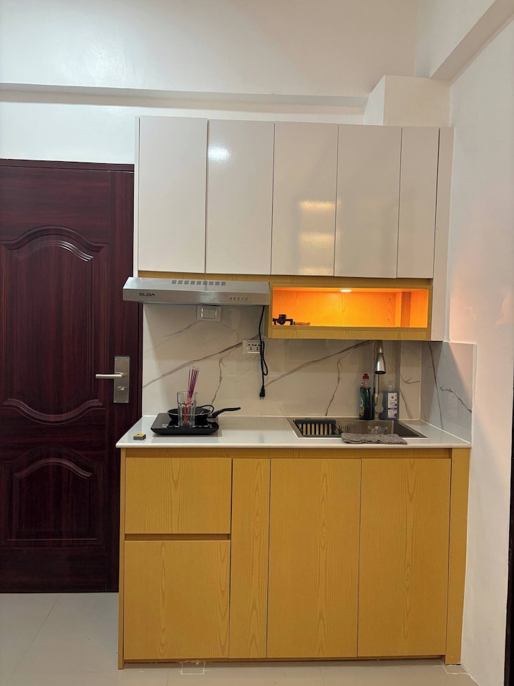 Near Mactan International Airport Condo With Private Entrance and Shared Pool