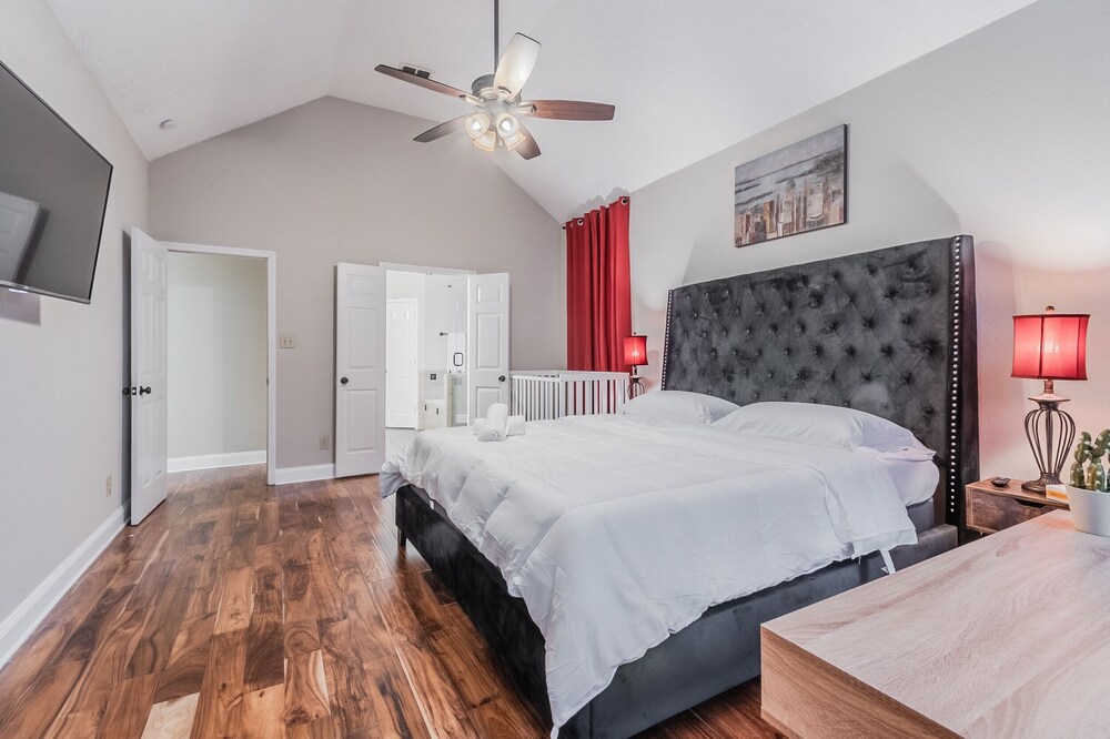 Discount Included! Stunning, Modern, Spacious Getaway Fits Any Group, 2 Game Rooms, Hot Tub 5 Bedroom Home by Redawning - Property Image 29