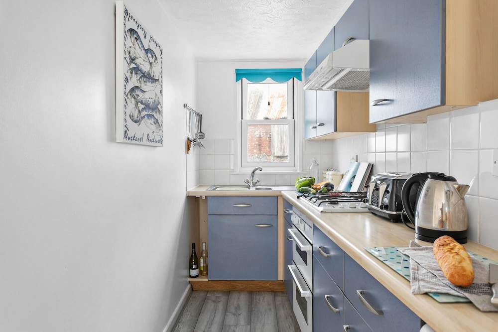 Pippin Cottage - Character Cottage With the Spirit of the sea view 4