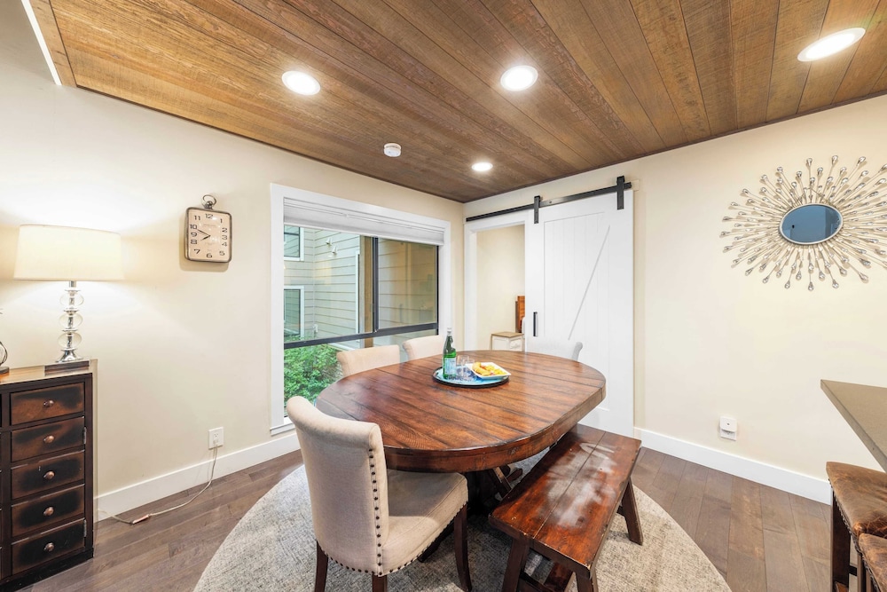 Near Ski, Beach, & Hiking Trails + Clubhouse Pool & Hot Tub Access Juanita Blue by Avantstay