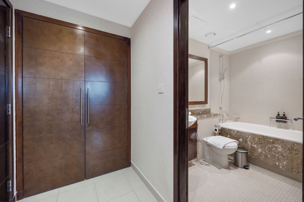 Durrani Homes - The Luxe Retreat 4BR Podium villa with private Jacuzzi and Burj Khalifa View