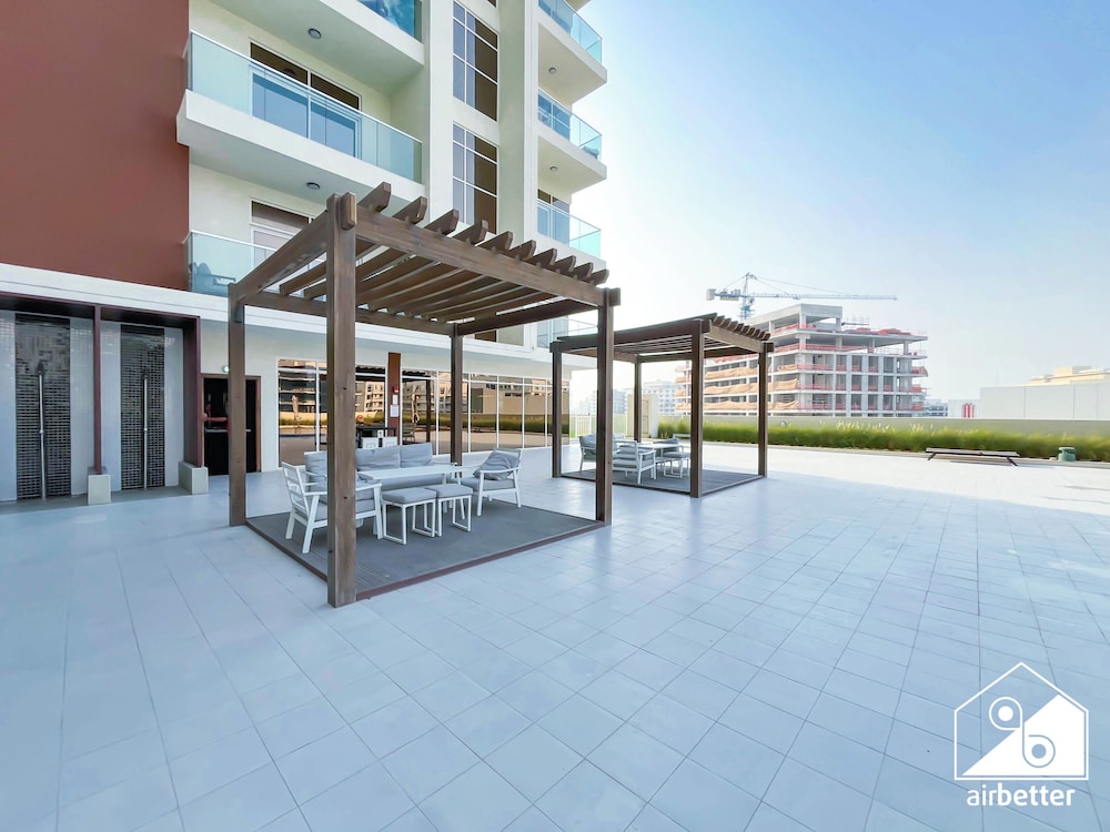 Jewelz Luxury 2BR Balcony, Pool & Garden Views
