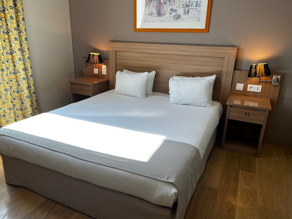 Orange Vacations - Cit'Hotel le Louvre - Property Image 5