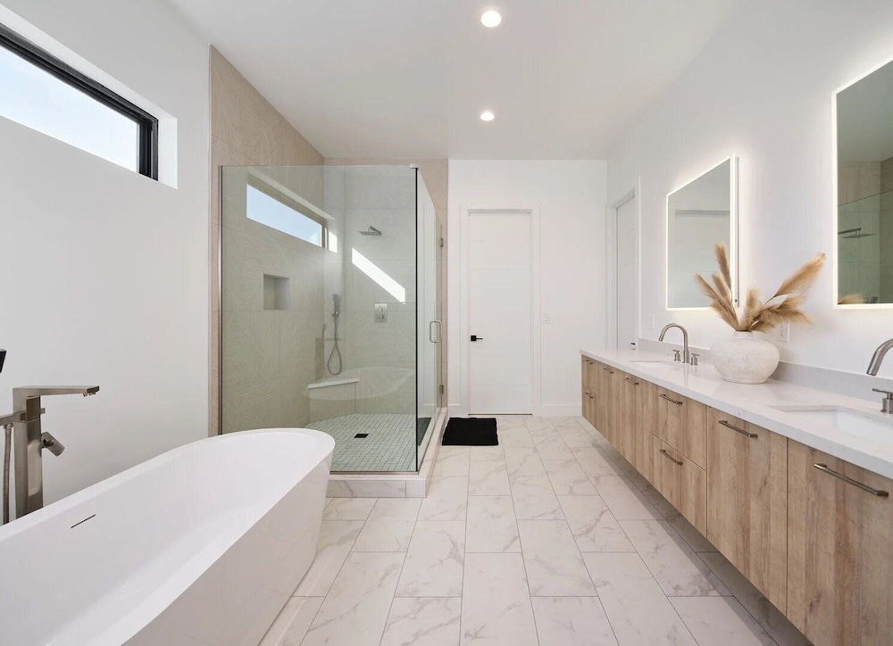 Luxe - Solstice Retreat - Heated Pools - 2 Homes