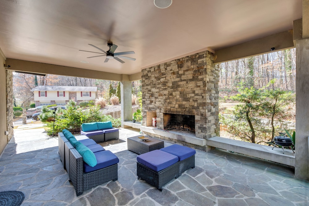 7 Mi to Dtwn Atl: Sleek & Modern Home!