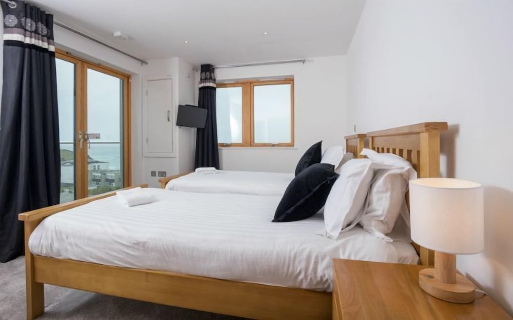 Penthouse B view 4