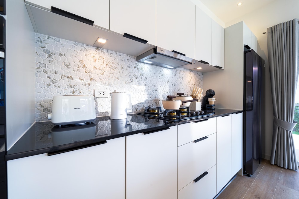 New Modern 3 Bedroom Pool Villa MB3