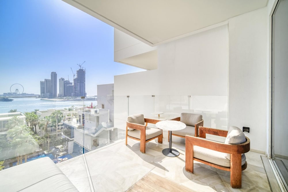 Modern Sea View Apt at the Five Palm Jumeirah