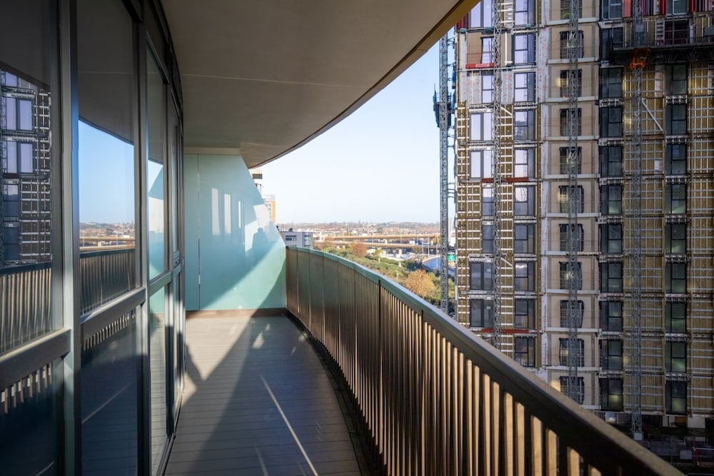 Charming 2BD Contemporary Flat - White City!