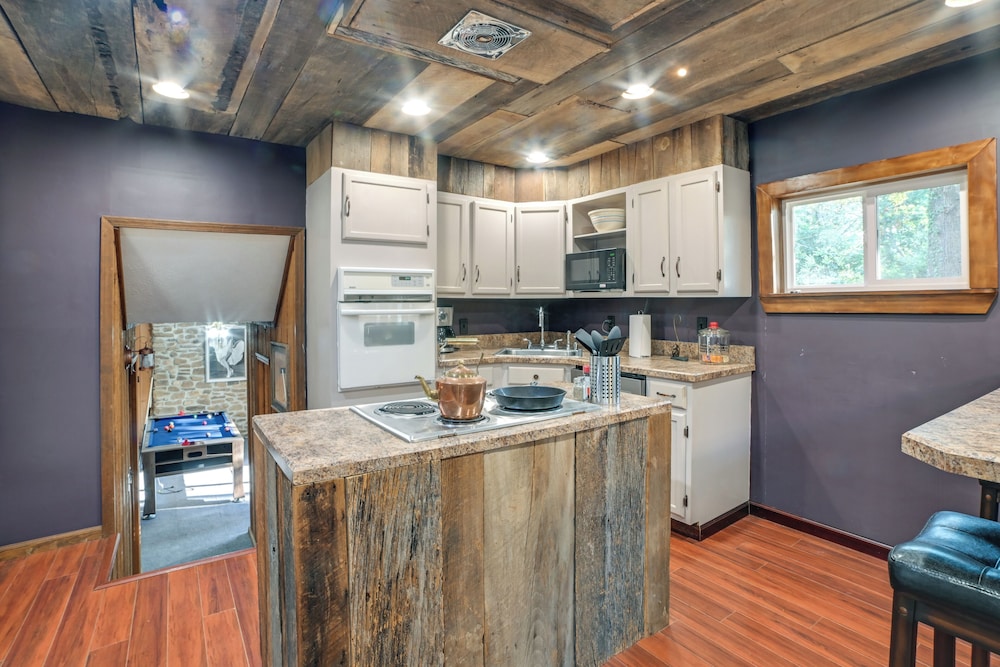 Dog-friendly Kentucky Lake Home w/ Game Room!