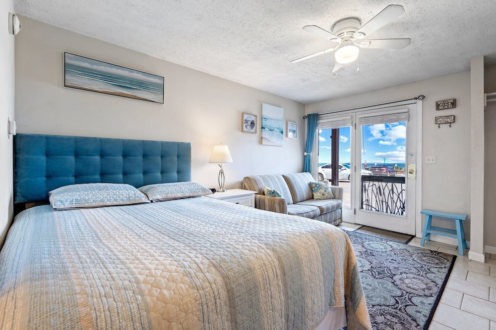 Beachfront Bliss Cozy Studio!
