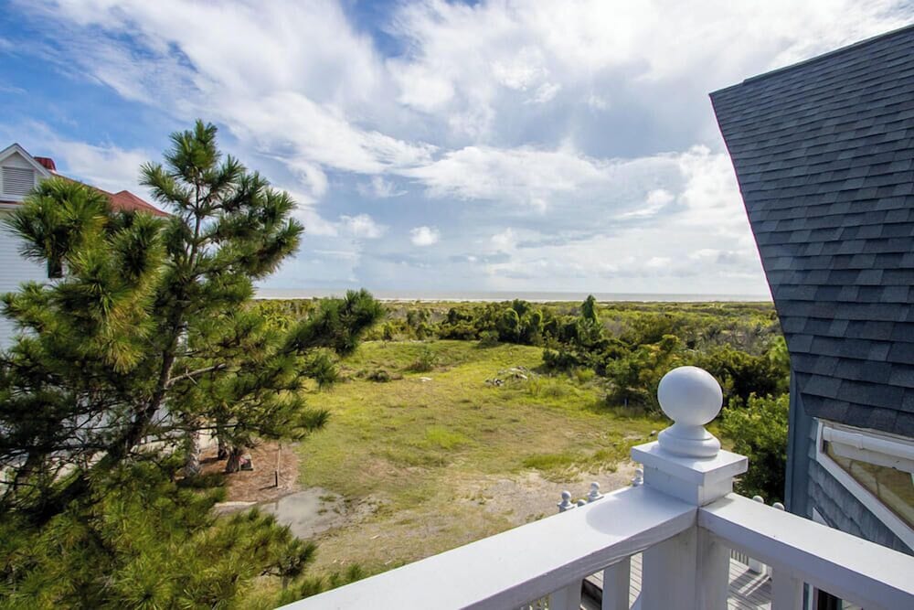Spectacular Open Floor Plan With Elegance 5-bed, 4-bath Haven on Fripp Island
