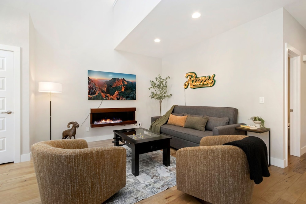 Rams Roost Rooftop Hot Tub, Patio & Family Fun