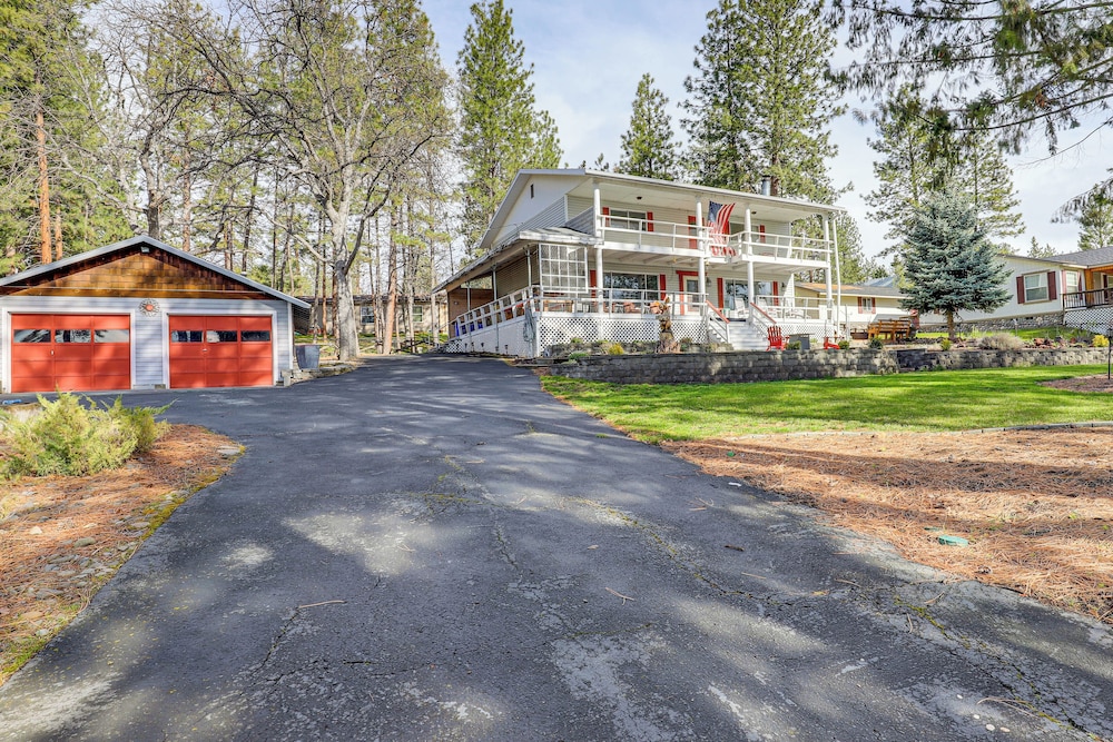 Steps to Pine Hollow Reservoir: Home w/ Fire Pit!