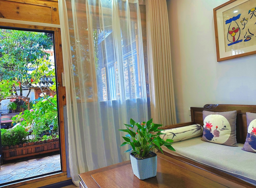 Yiyuan Snow Mountain View Historical Naxi House - Lijiang Old Town Mufu branch