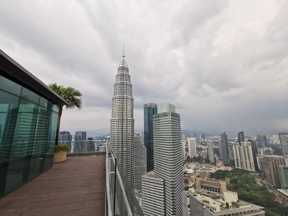 Sky Suites KLCC by Easy Nap