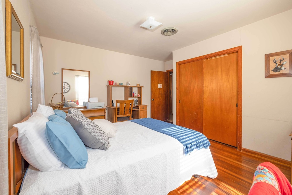 Serene, Country Retreat ~ 12 Mi to Main St! view 2