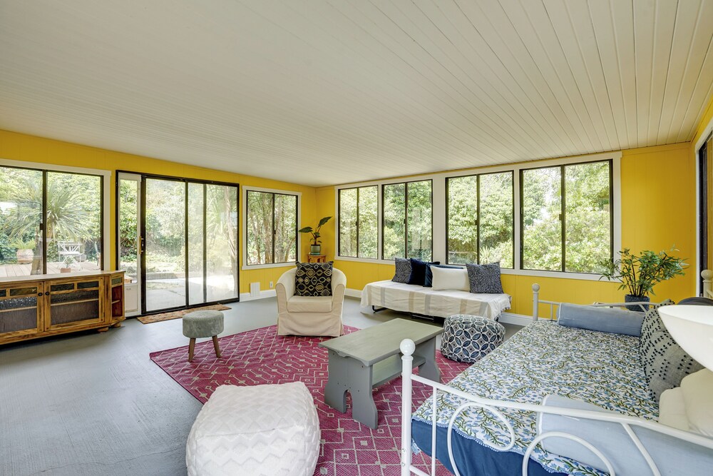 Near Golf, Trails & Parks: Lush Pinole Retreat