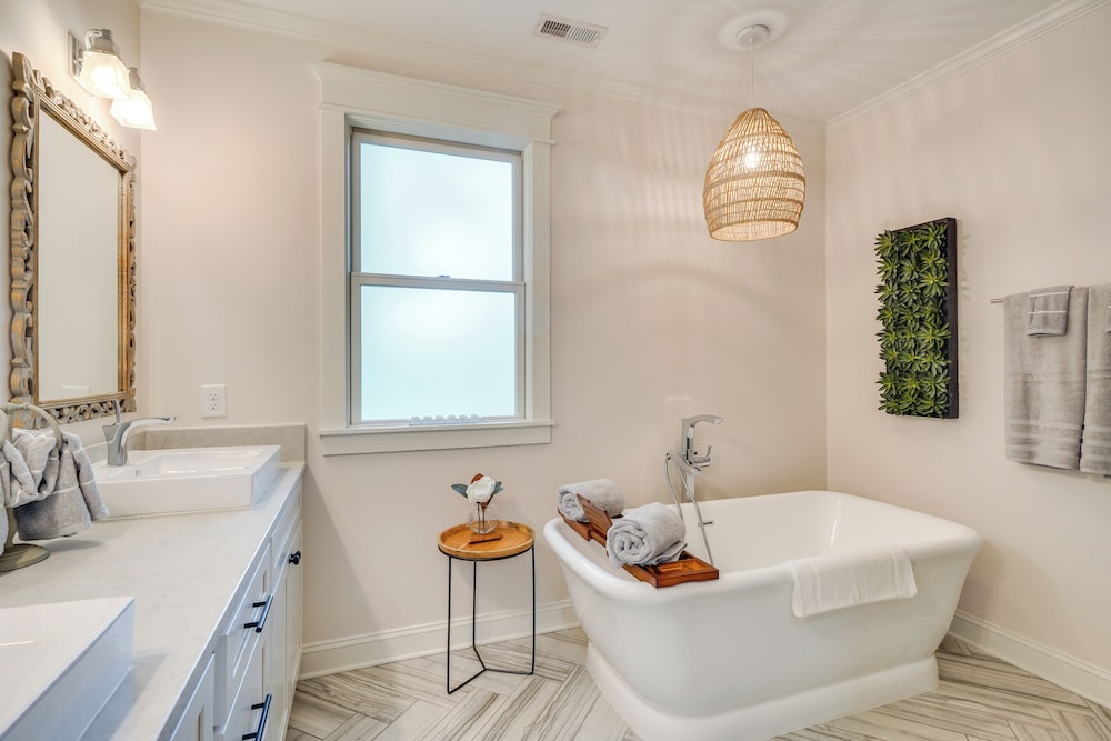 1 Mi to Dtwn: Upscale Retreat in Durham!