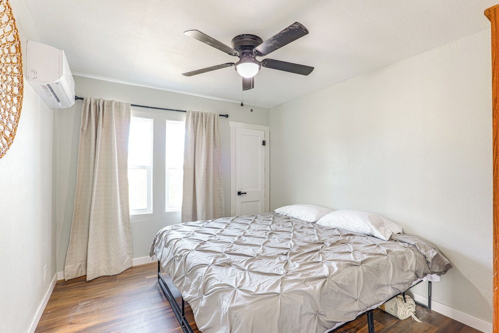 Near Parks & Dtwn Artesia: Home w/ Fire Pit
