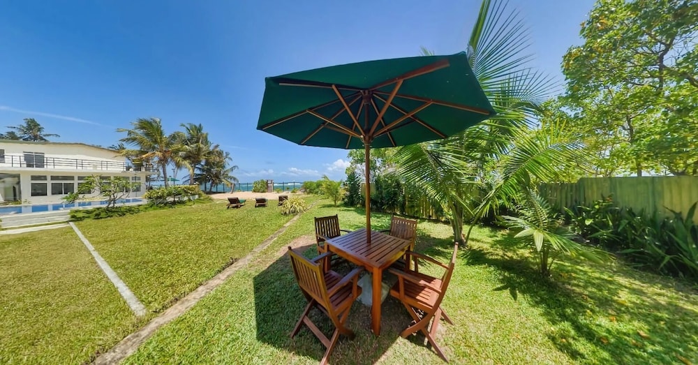 Manara Beach Resort