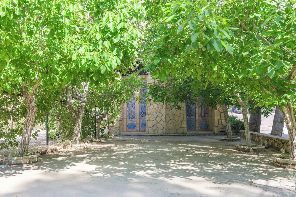 Pearl of Faqra Studios & Apartments