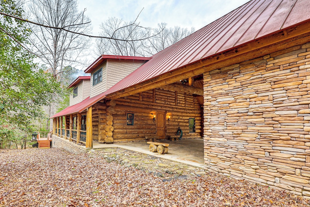 Fish, Boat & Hike: Pet-friendly Cabin in Arkansas