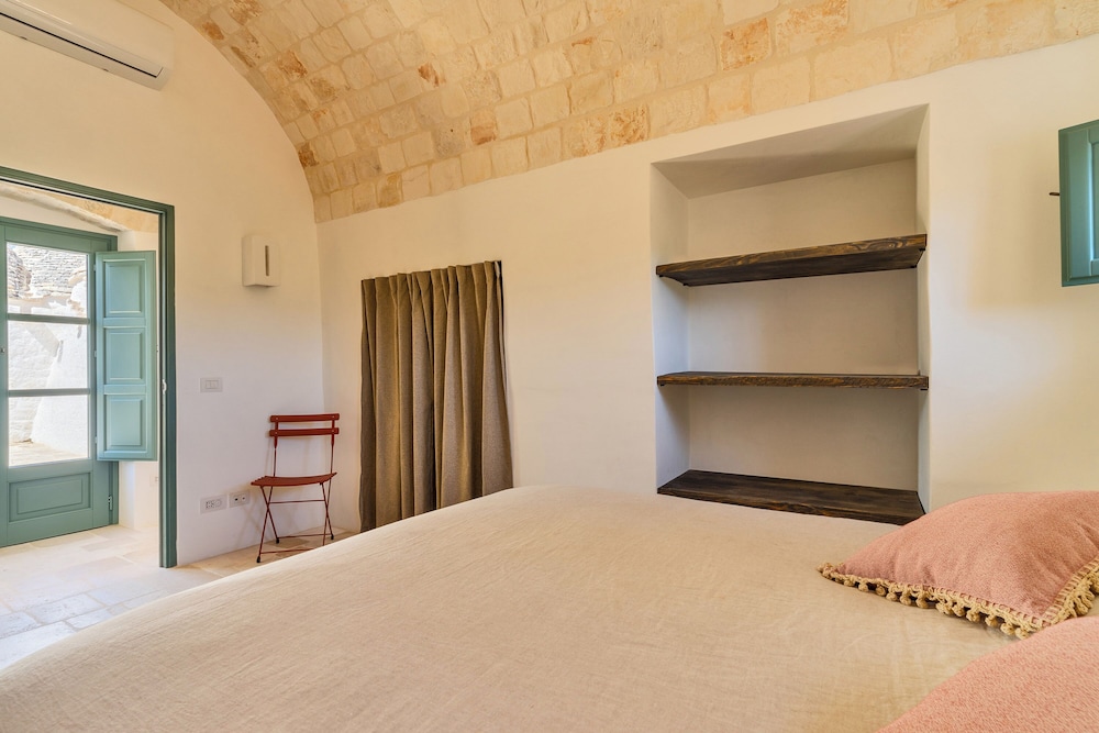 Trullo Pietra Rossa with Pool by Wonderful Italy