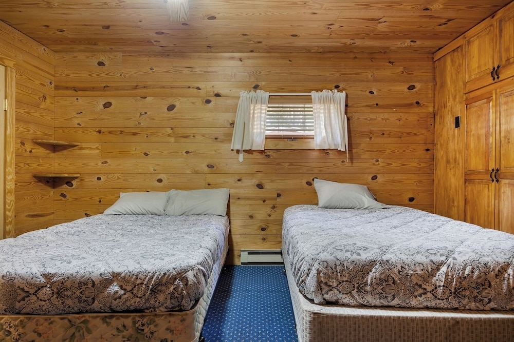 Pet-friendly 3BR Lake House Firepit + Pier