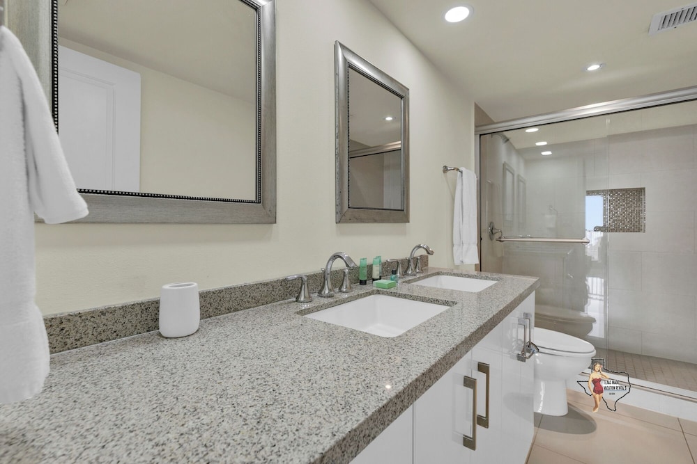 Bahia Mar-Solare Beachfront & Two Pools