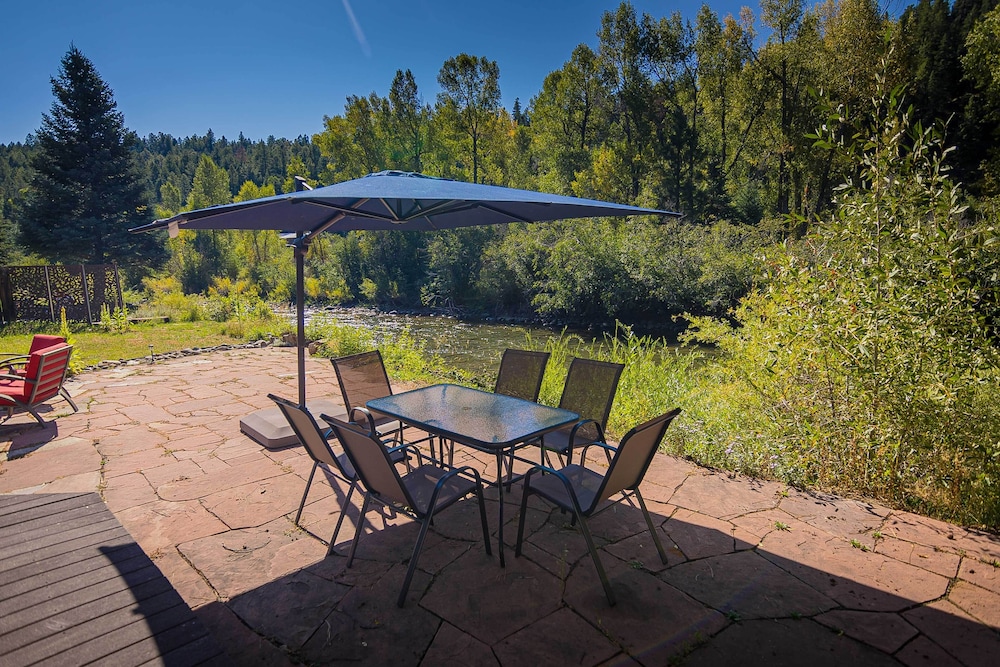 Cozy Home w/ Hot Tub: 7 Mi to Pagosa Hot Springs