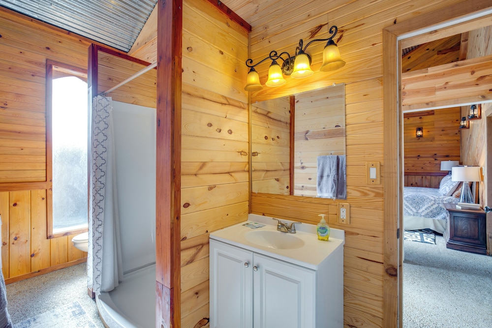 Indoor Pool & Boat Ramp: Lake Tawakoni Group Gem