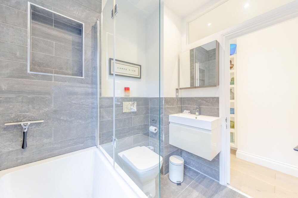 Stunning 2 Bedroom Flat With a Garden in Barnes
