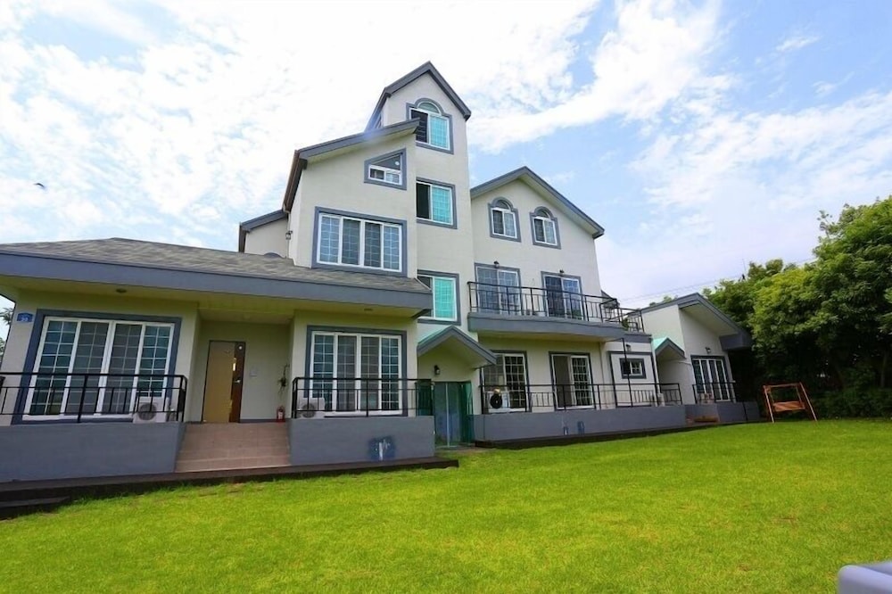 Munmoon House