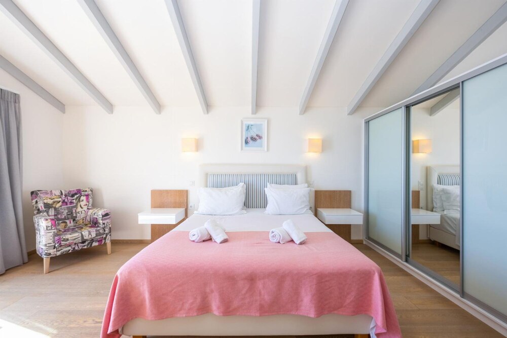 Villa Penelope With 4 Bedrooms and 3 Bathrooms