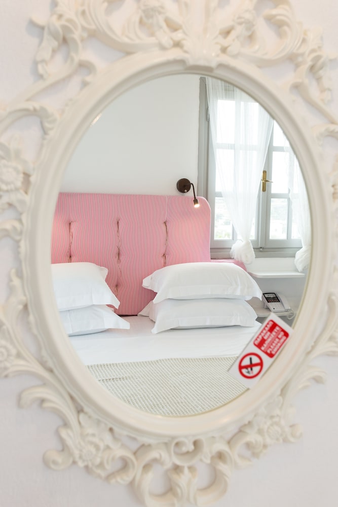 Evi Rooms
