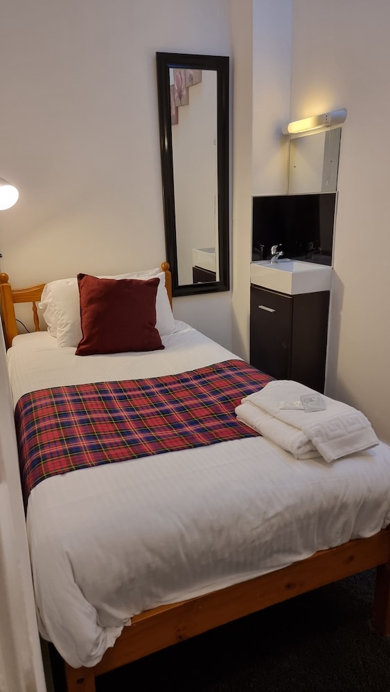 The Hampton Court Guesthouse