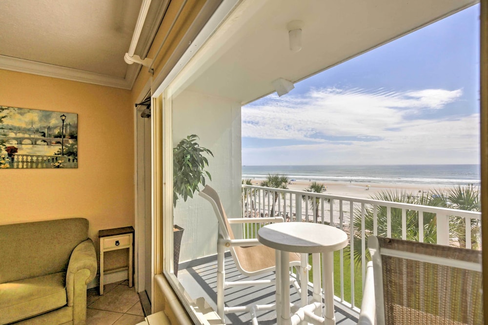 Daytona Beach Studio w/ Oceanfront Balcony & Pool! view 4