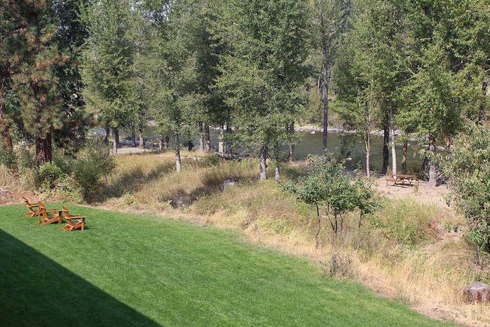Methow River Lodge & Cabins