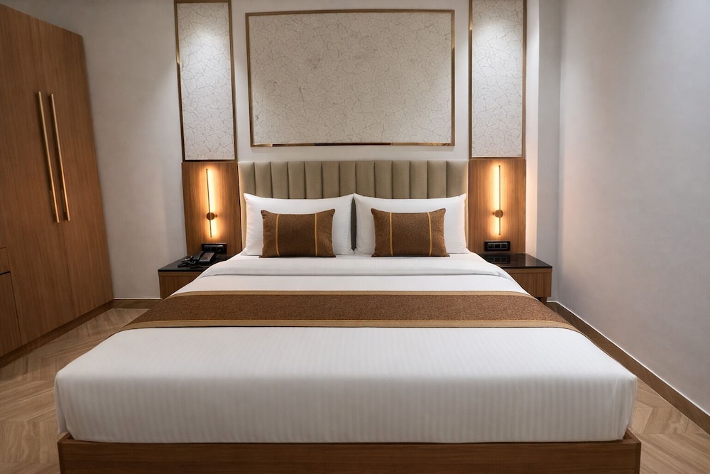 Hotel Grand Shalimar by JMD Group