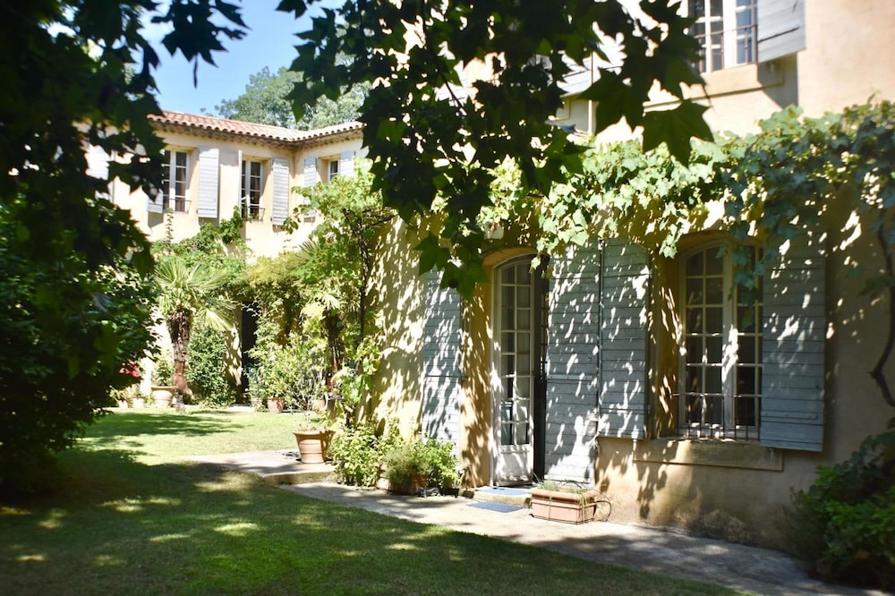New Bastide Couronne d Aix Luxury in Aix-en-provence A Sophisticated Retreat for Families and Friends