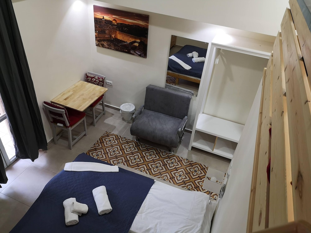 Allenby 2 Bed & Breakfast