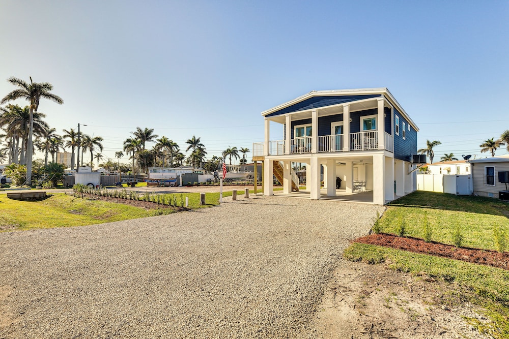 1 Mi to Beach Access: Home w/ Porch in Fort Myers!
