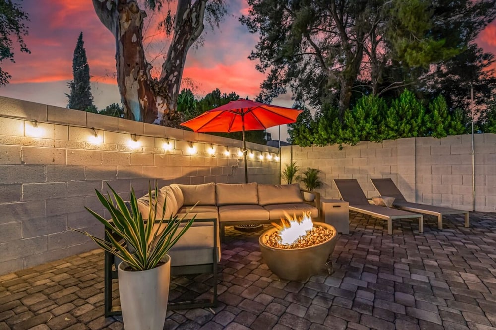 8BR Villa Heated Pool Putt Grn Billiards Sleeps 18