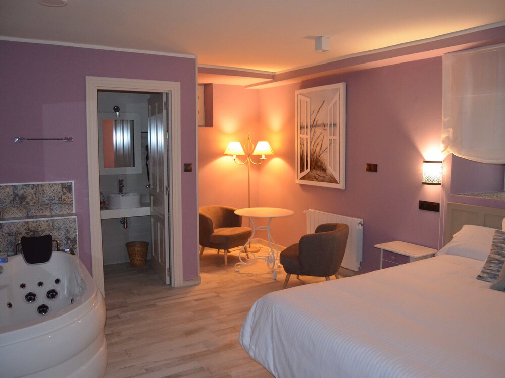 Akla Hotel Suites Santillana